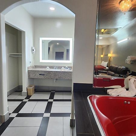 Scottish Inn & Suites Sam Houston Parkway Buitenkant foto