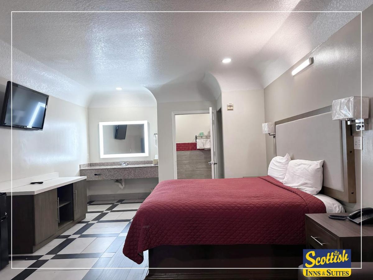 Scottish Inn & Suites Sam Houston Parkway Buitenkant foto