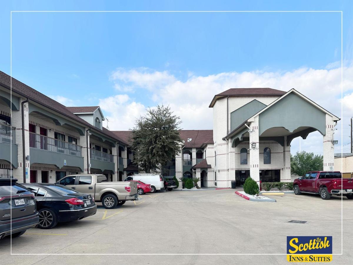 Scottish Inn & Suites Sam Houston Parkway Buitenkant foto