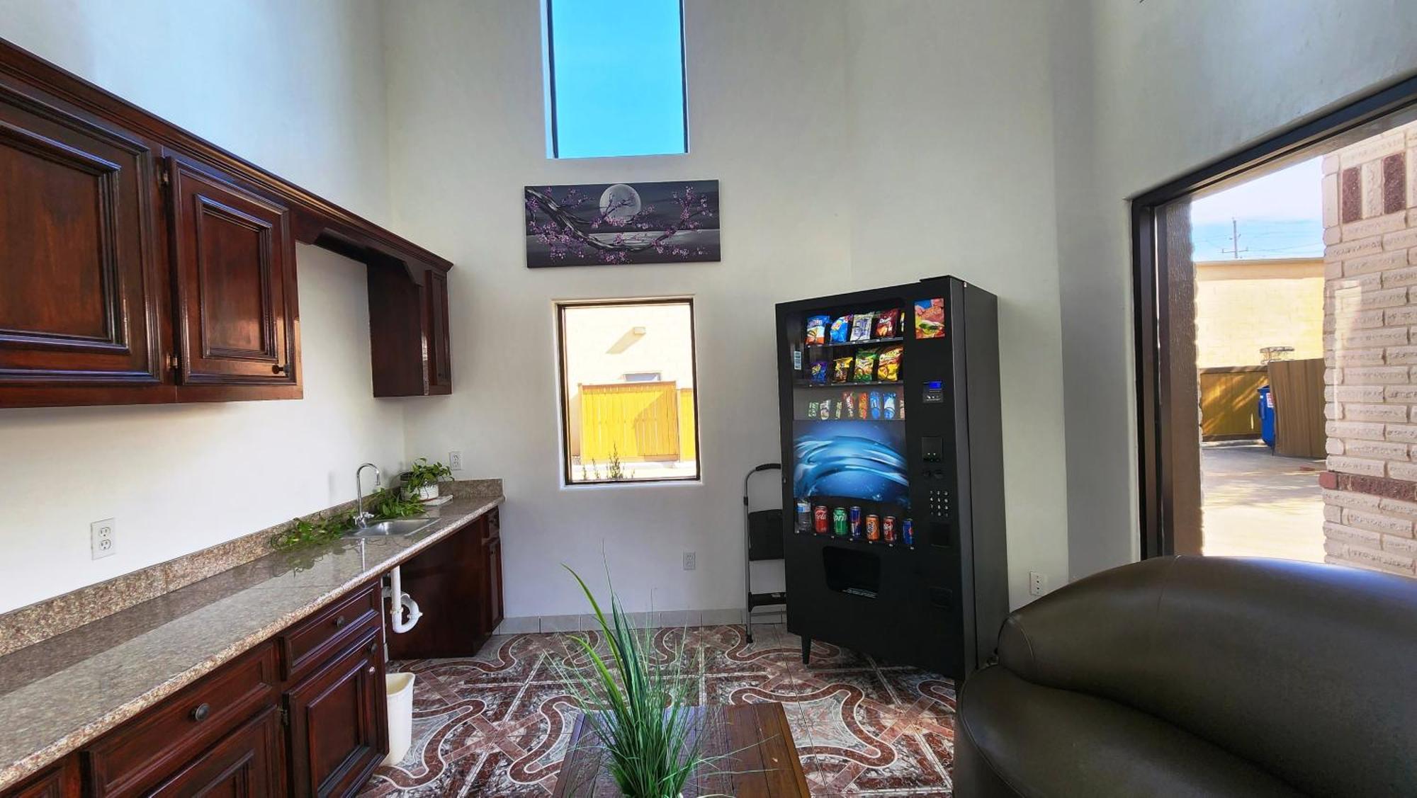 Scottish Inn & Suites Sam Houston Parkway Buitenkant foto